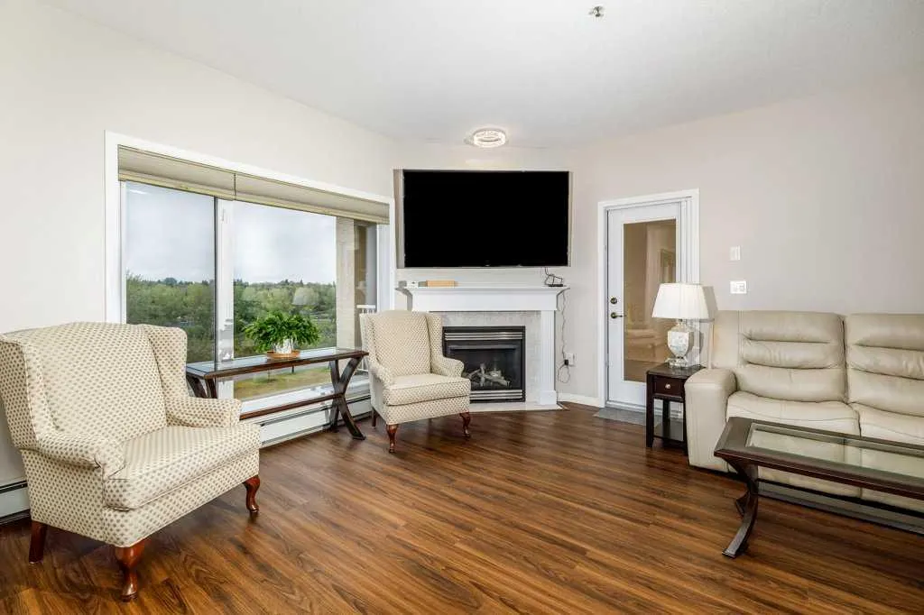 5590 45 Street #302