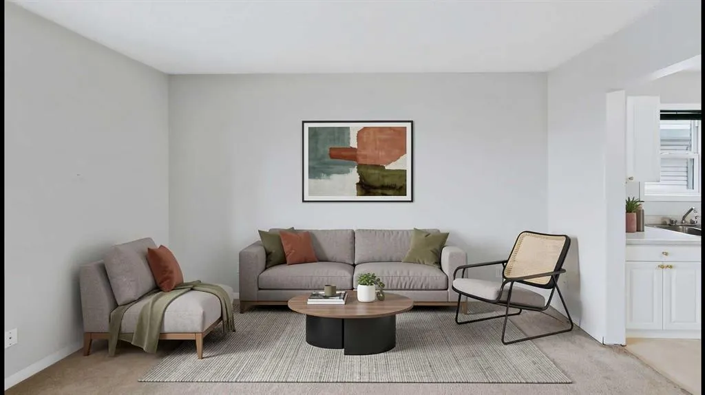 100 St. Laurent Way #17