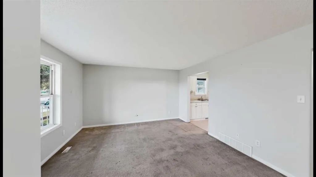 100 St. Laurent Way #17