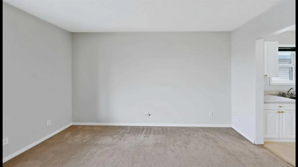 100 St. Laurent Way #17