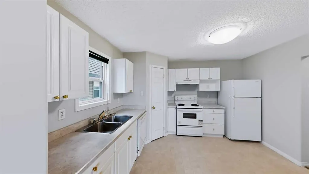 100 St. Laurent Way #17