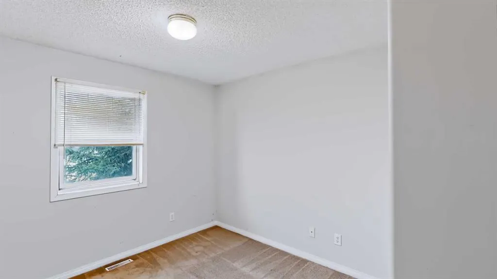 100 St. Laurent Way #17