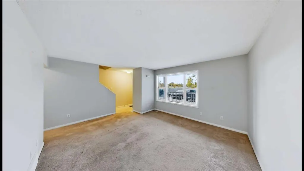 100 St. Laurent Way #17