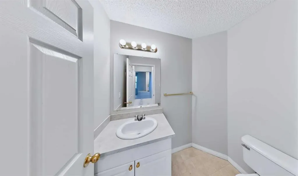 100 St. Laurent Way #17