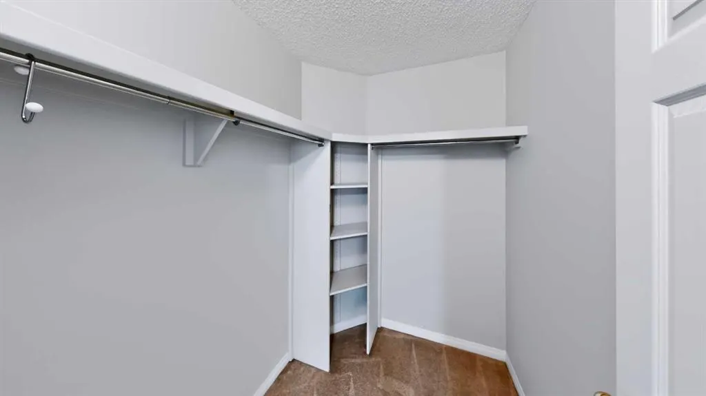 100 St. Laurent Way #17