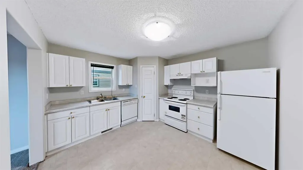 100 St. Laurent Way #17
