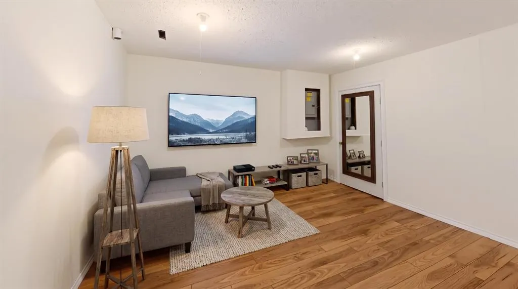 100 St. Laurent Way #17
