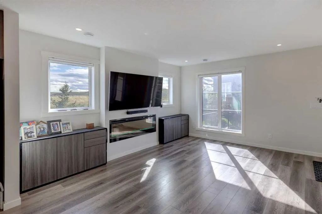 260 Rowley Way NW #319