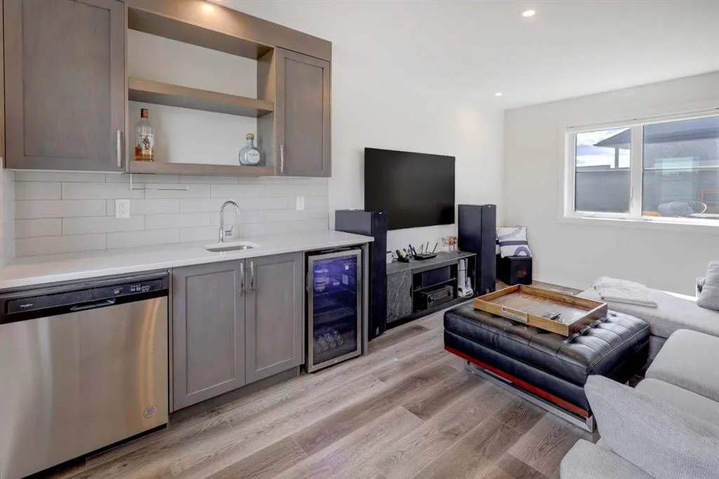 260 Rowley Way NW #319