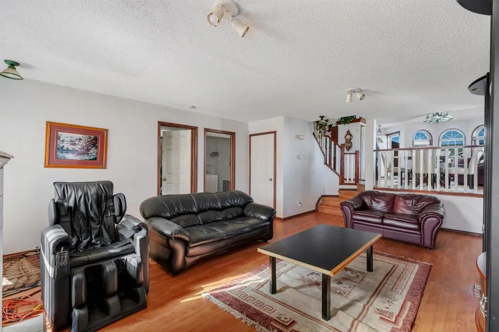 863 Applewood Drive SE