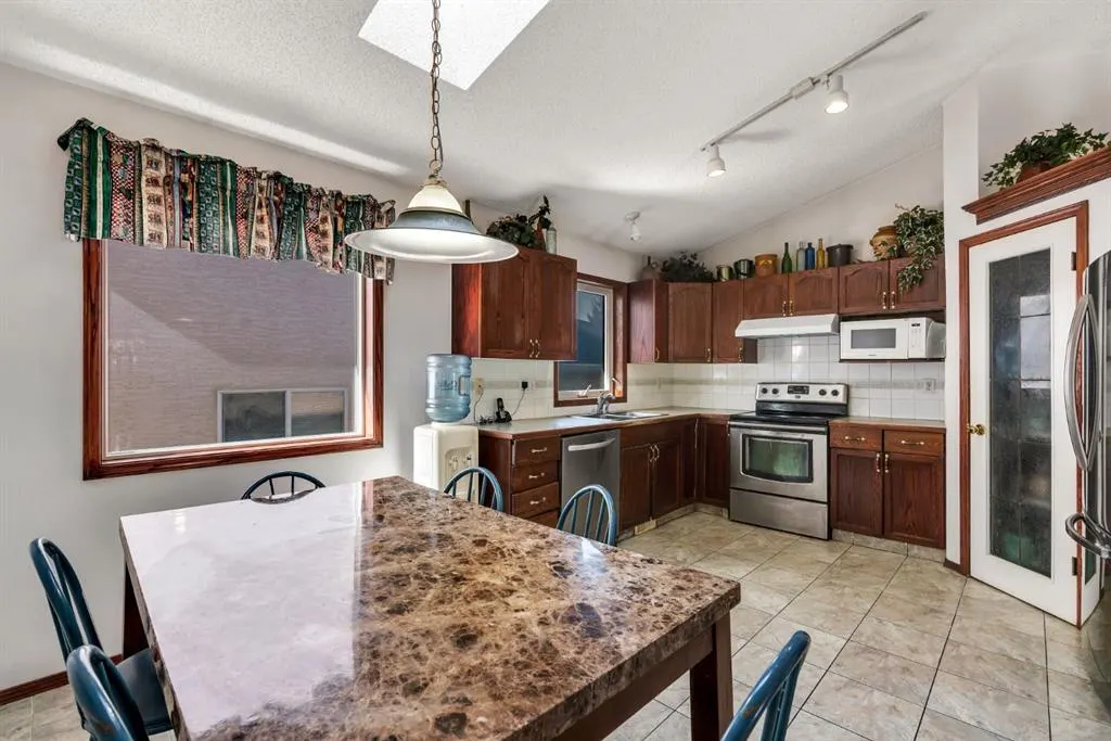 863 Applewood Drive SE