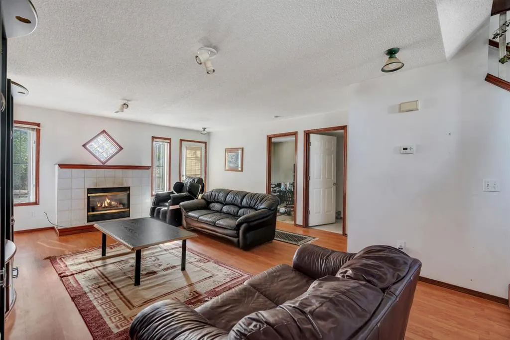 863 Applewood Drive SE