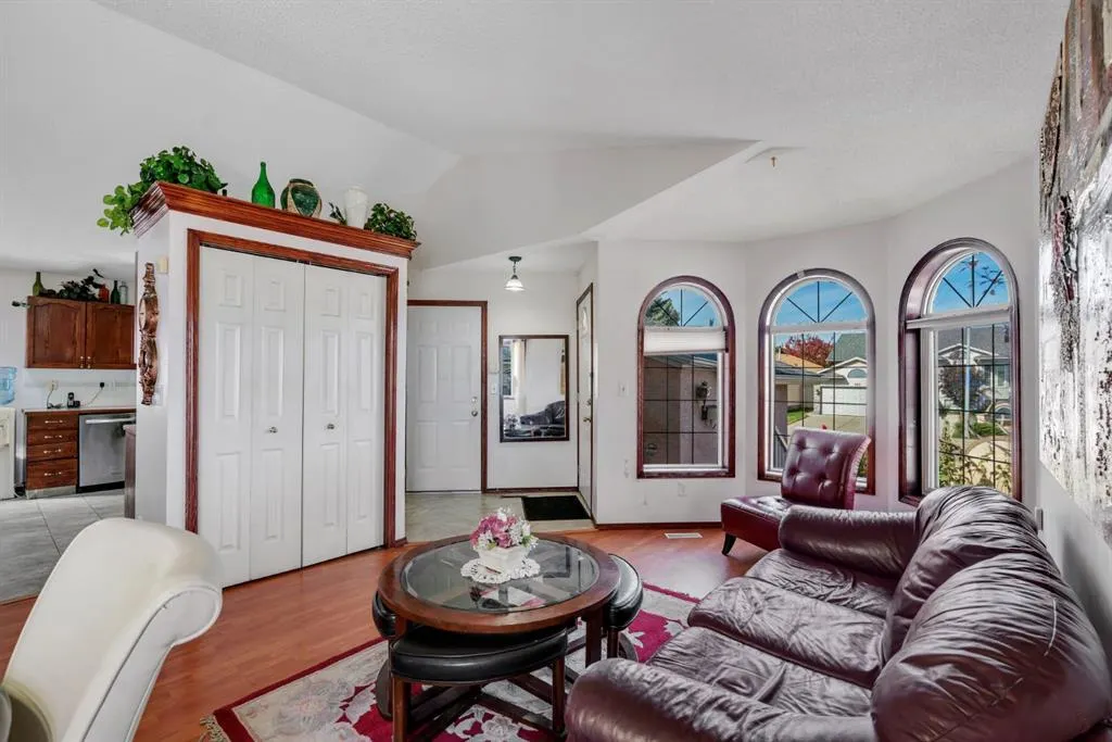 863 Applewood Drive SE