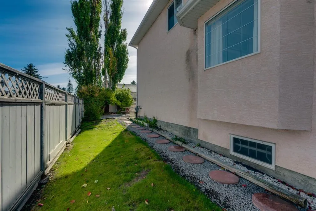 863 Applewood Drive SE