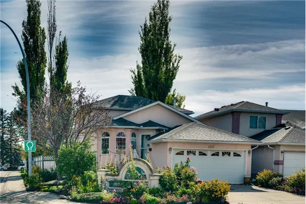863 Applewood Drive SE
