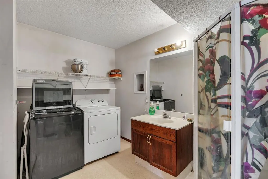 863 Applewood Drive SE