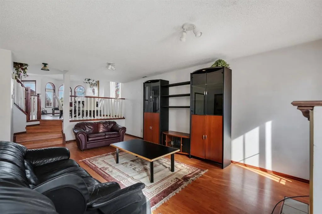 863 Applewood Drive SE
