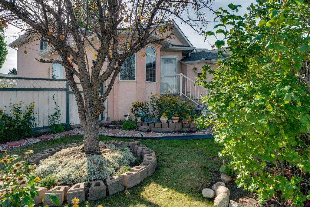 863 Applewood Drive SE