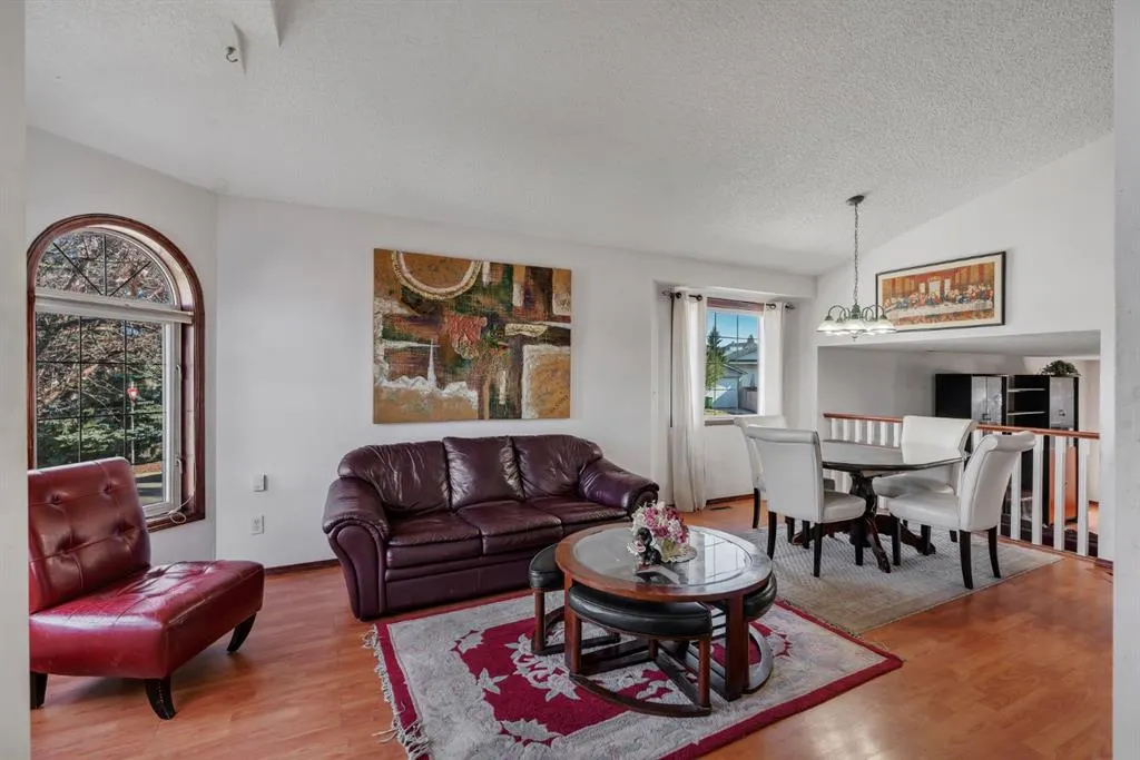 863 Applewood Drive SE