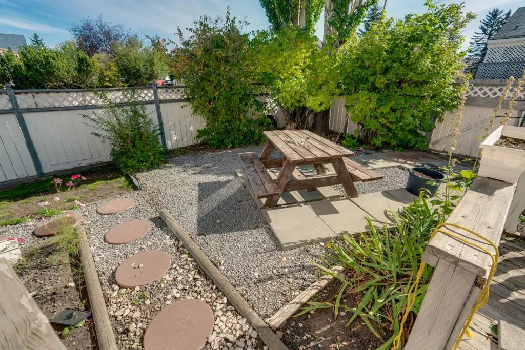 863 Applewood Drive SE