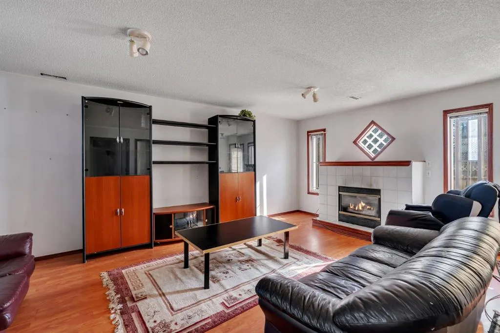863 Applewood Drive SE