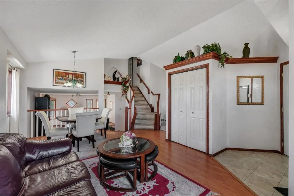 863 Applewood Drive SE