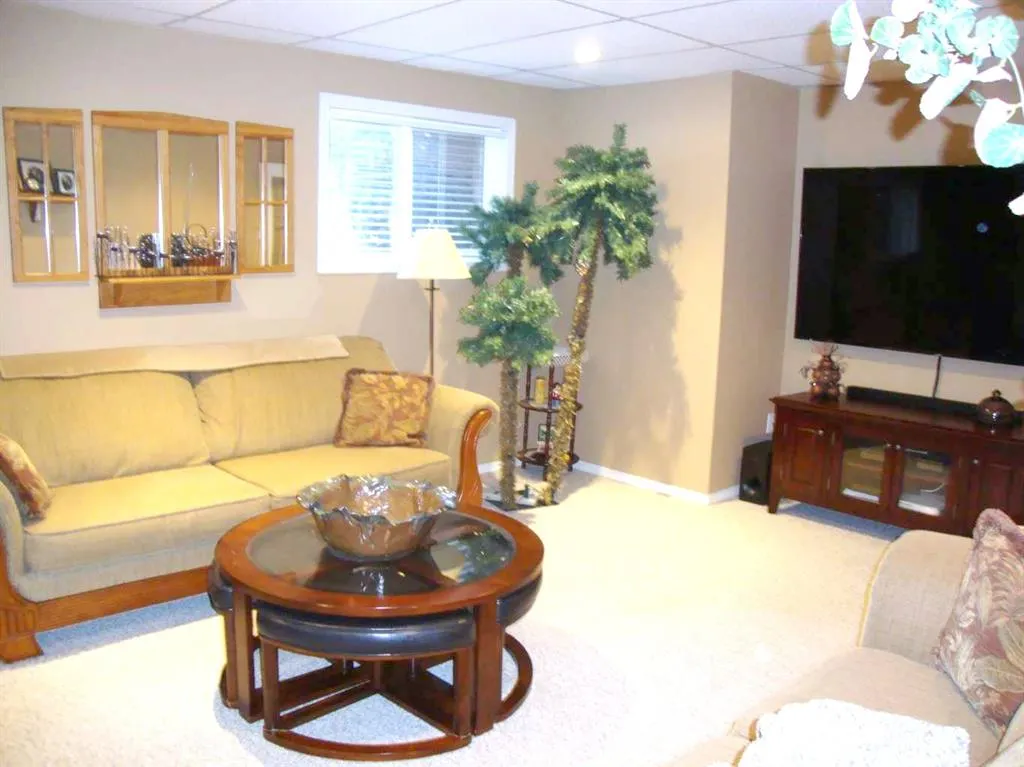 9 Ray Avenue