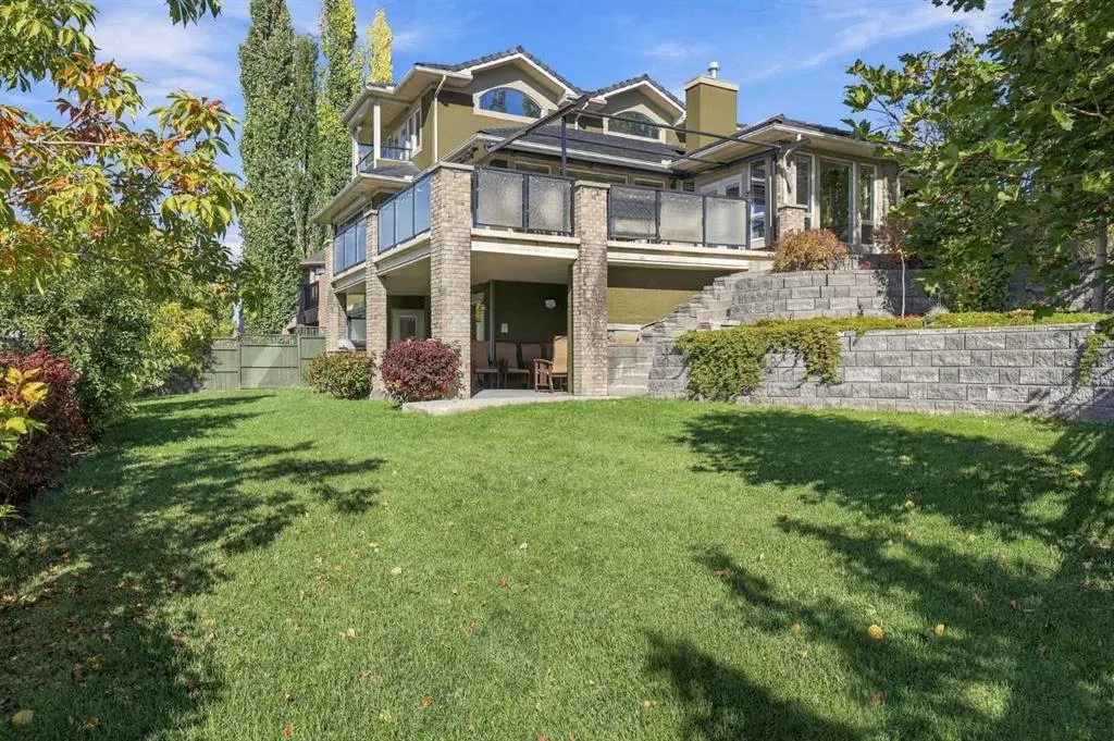 65 Aspen Ridge Crescent SW
