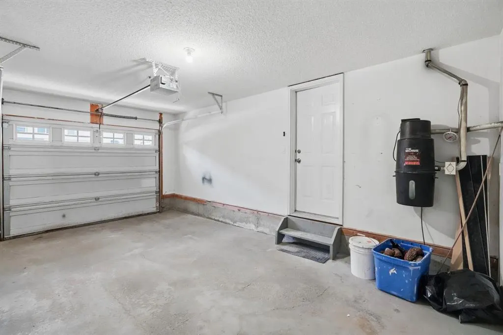 23 Country Hills Cove NW