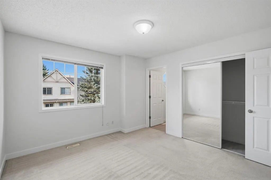 23 Country Hills Cove NW