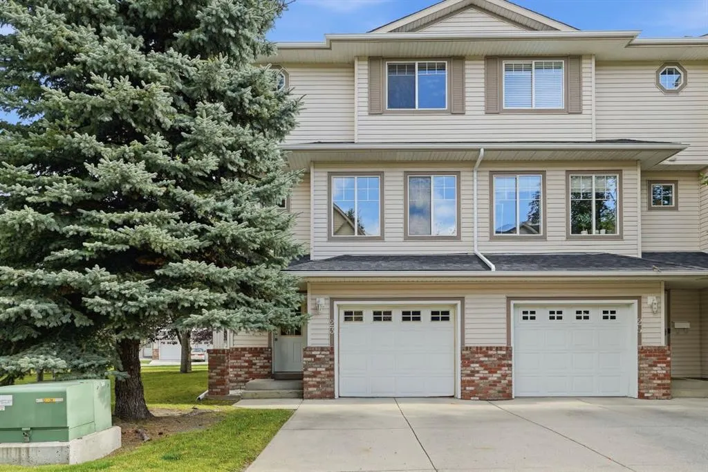 23 Country Hills Cove NW