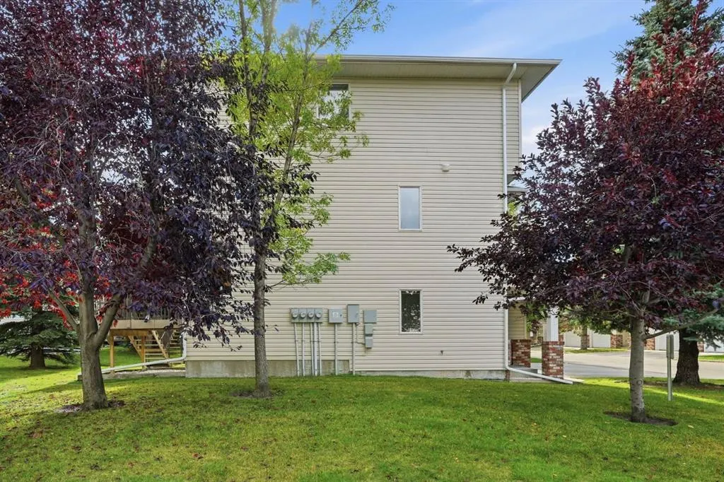 23 Country Hills Cove NW