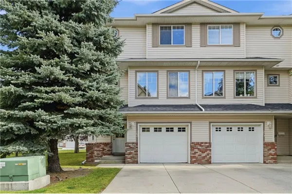 23 Country Hills Cove NW
