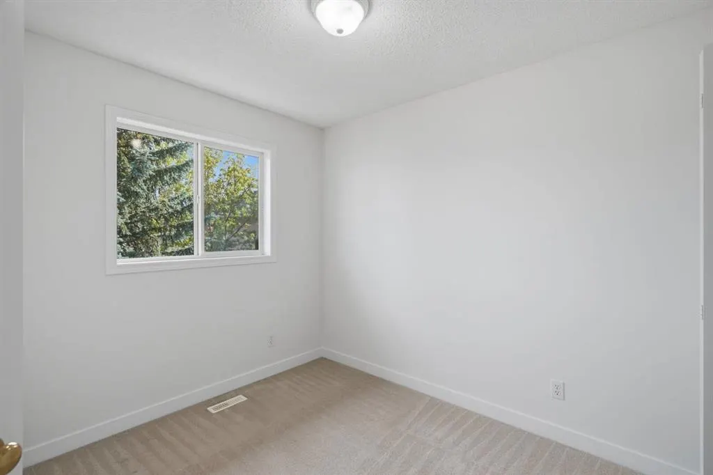 23 Country Hills Cove NW