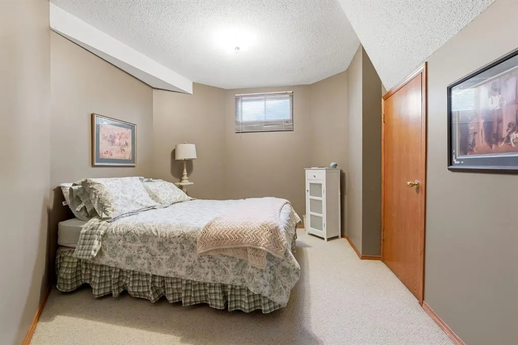 132 Denison Crescent