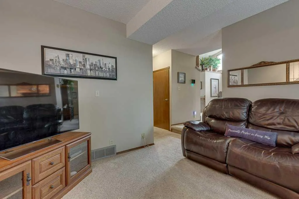 6 Ramsey Avenue