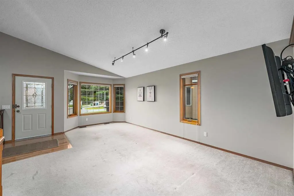 236 Edgebrook Gardens NW