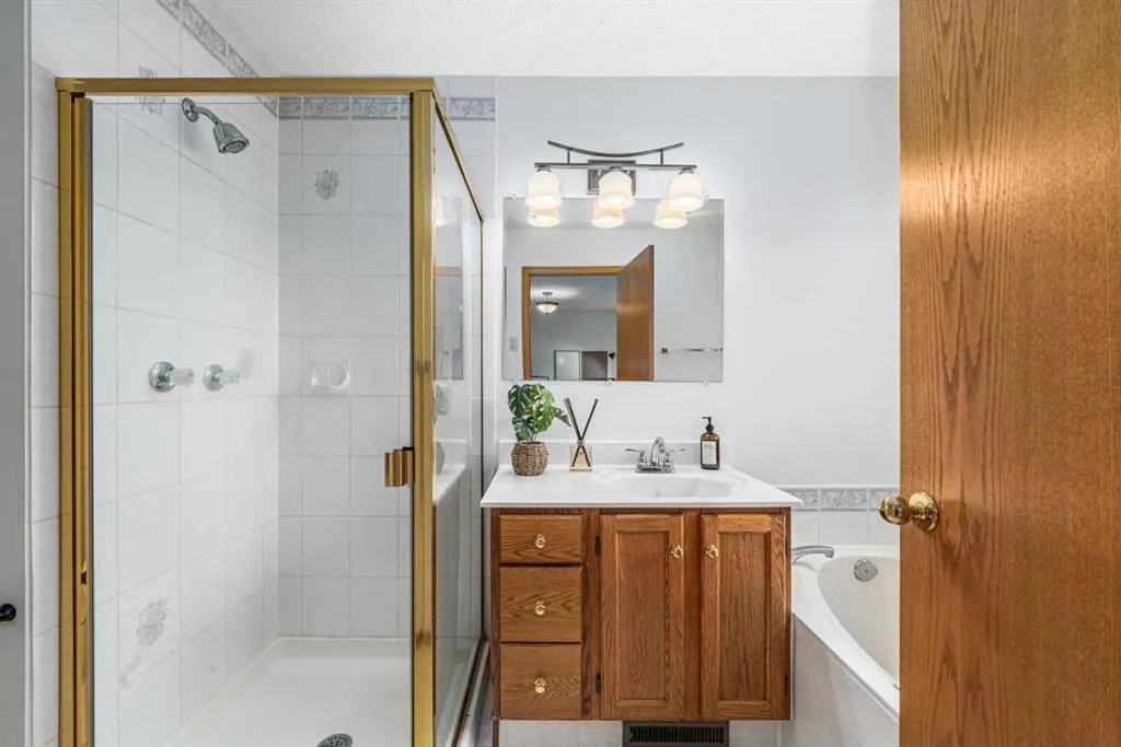 236 Edgebrook Gardens NW