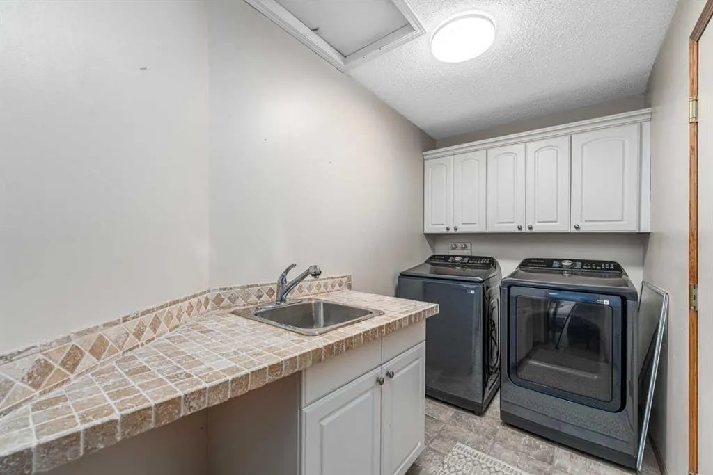 236 Edgebrook Gardens NW