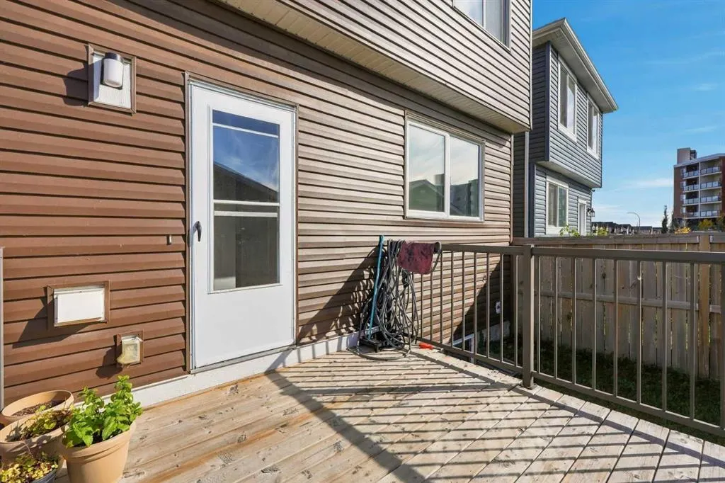 88 Red Embers Crescent NE