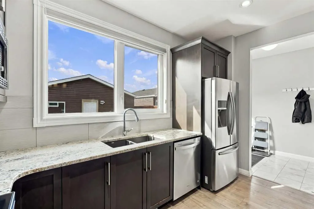 88 Red Embers Crescent NE
