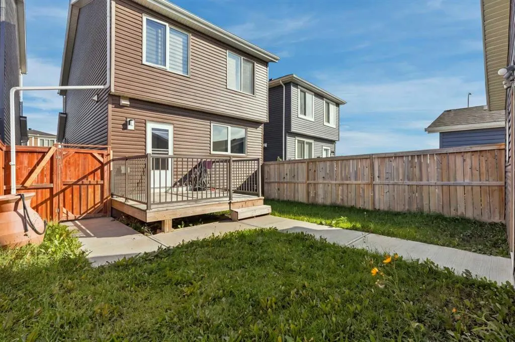 88 Red Embers Crescent NE