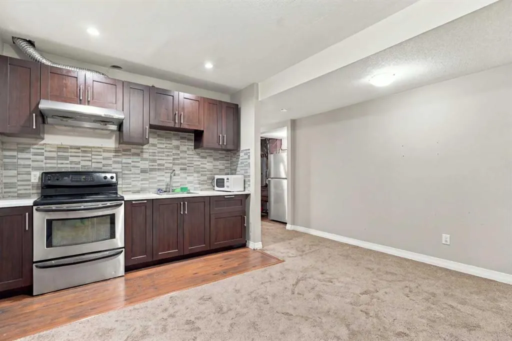 88 Red Embers Crescent NE