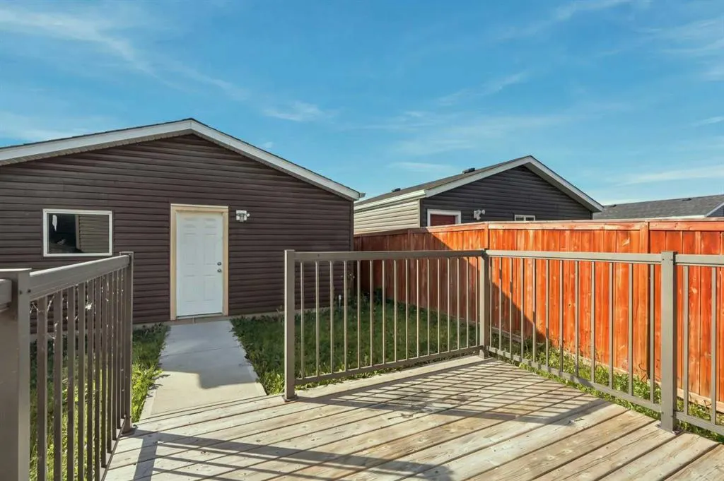 88 Red Embers Crescent NE