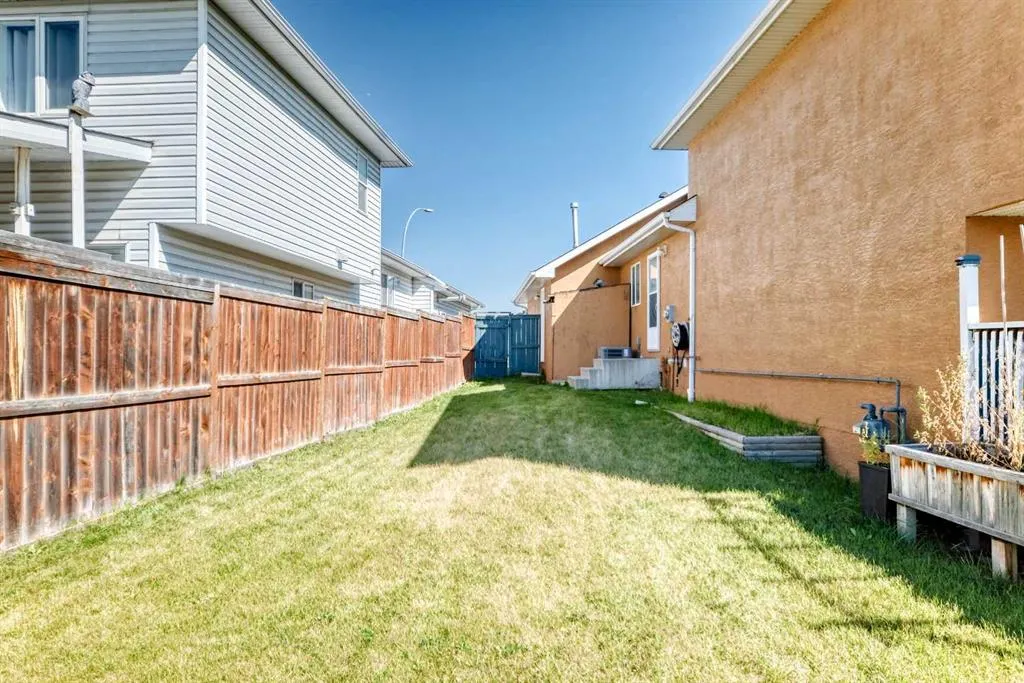 315 Appleglen Place SE
