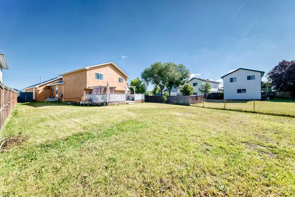315 Appleglen Place SE