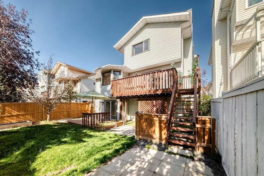 144 Hawkdale Close NW