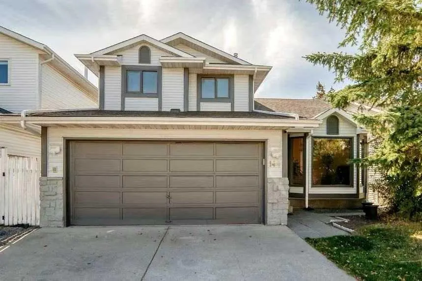 144 Hawkdale Close NW