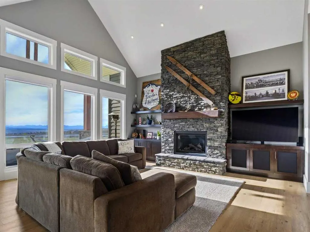 260169 Mountain Ridge Place