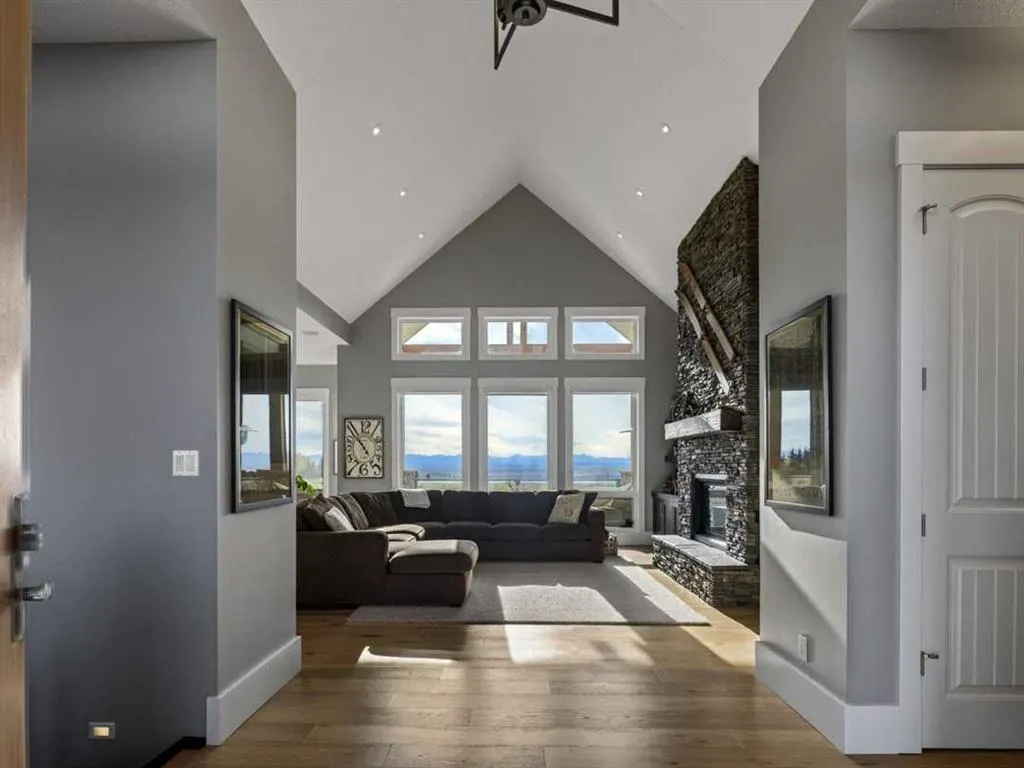 260169 Mountain Ridge Place